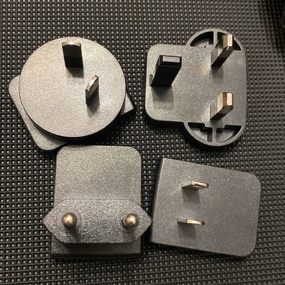 Insignia™ - 3-Port USB International Wall Charger - Black - Picture 10 of 12